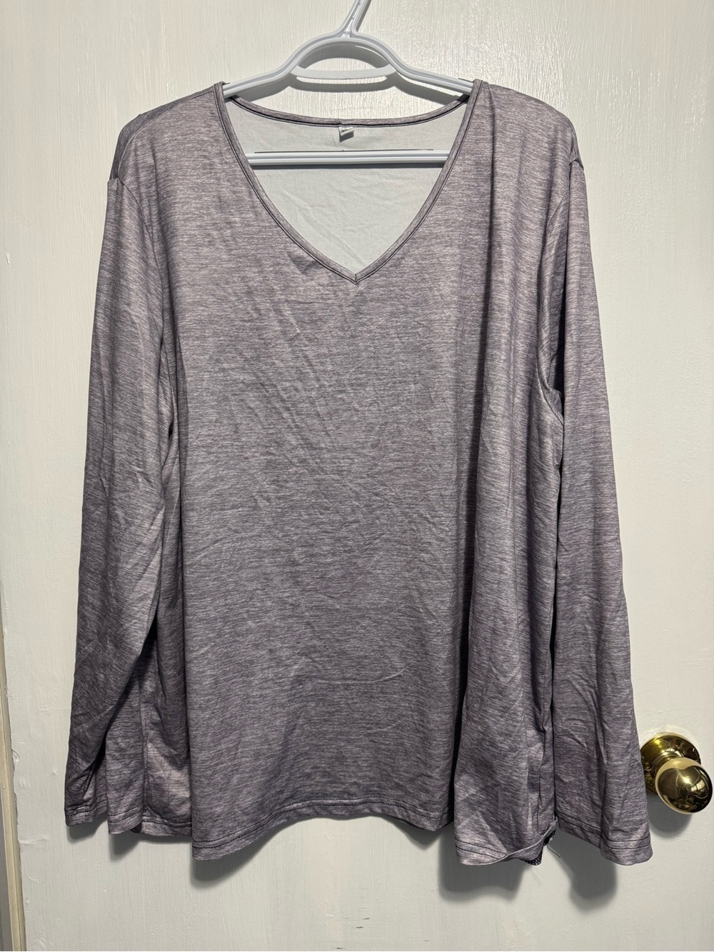 V-Neck Long Sleeve Shirt in Heather Gray